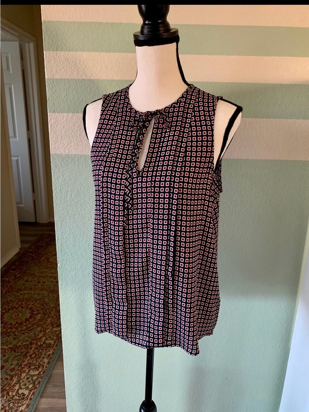 J.Crew Sleeveless Navy and Red Geometric Tie-Neck Top Blouse Women’s S